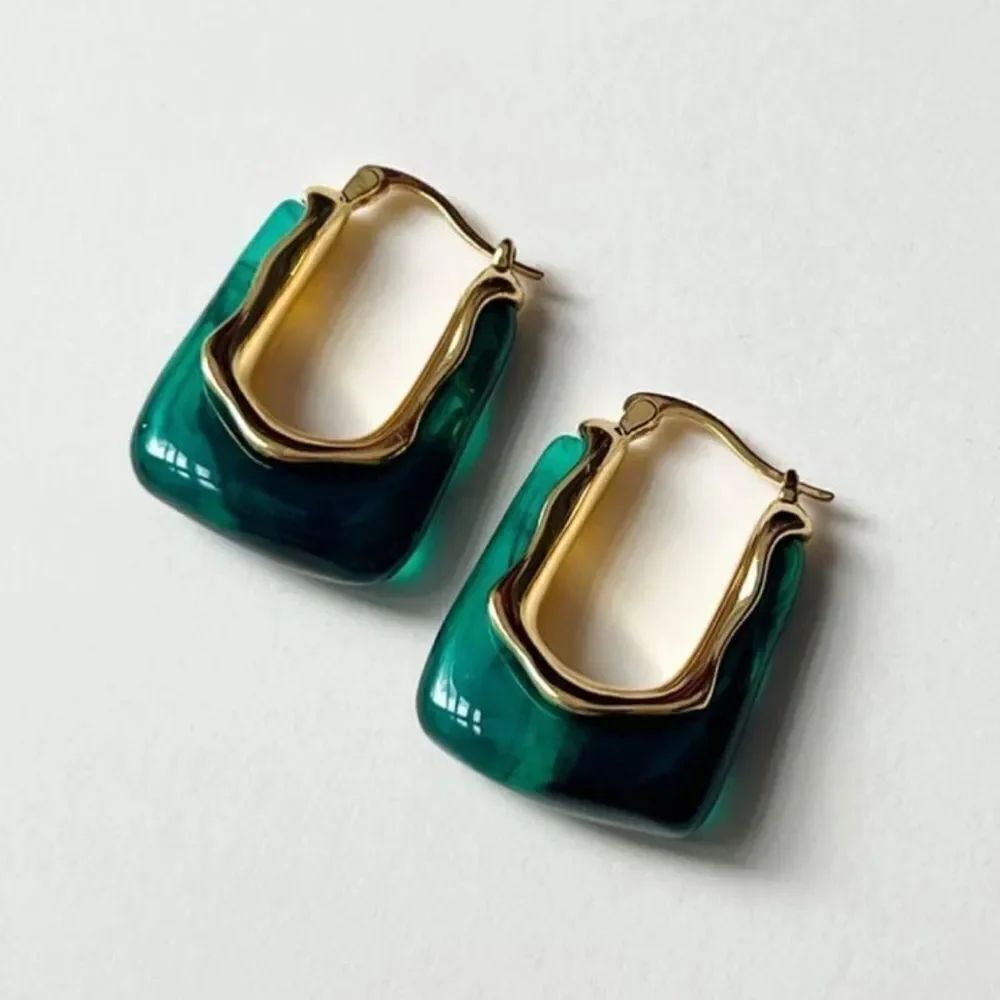 Green crystal earrings A144